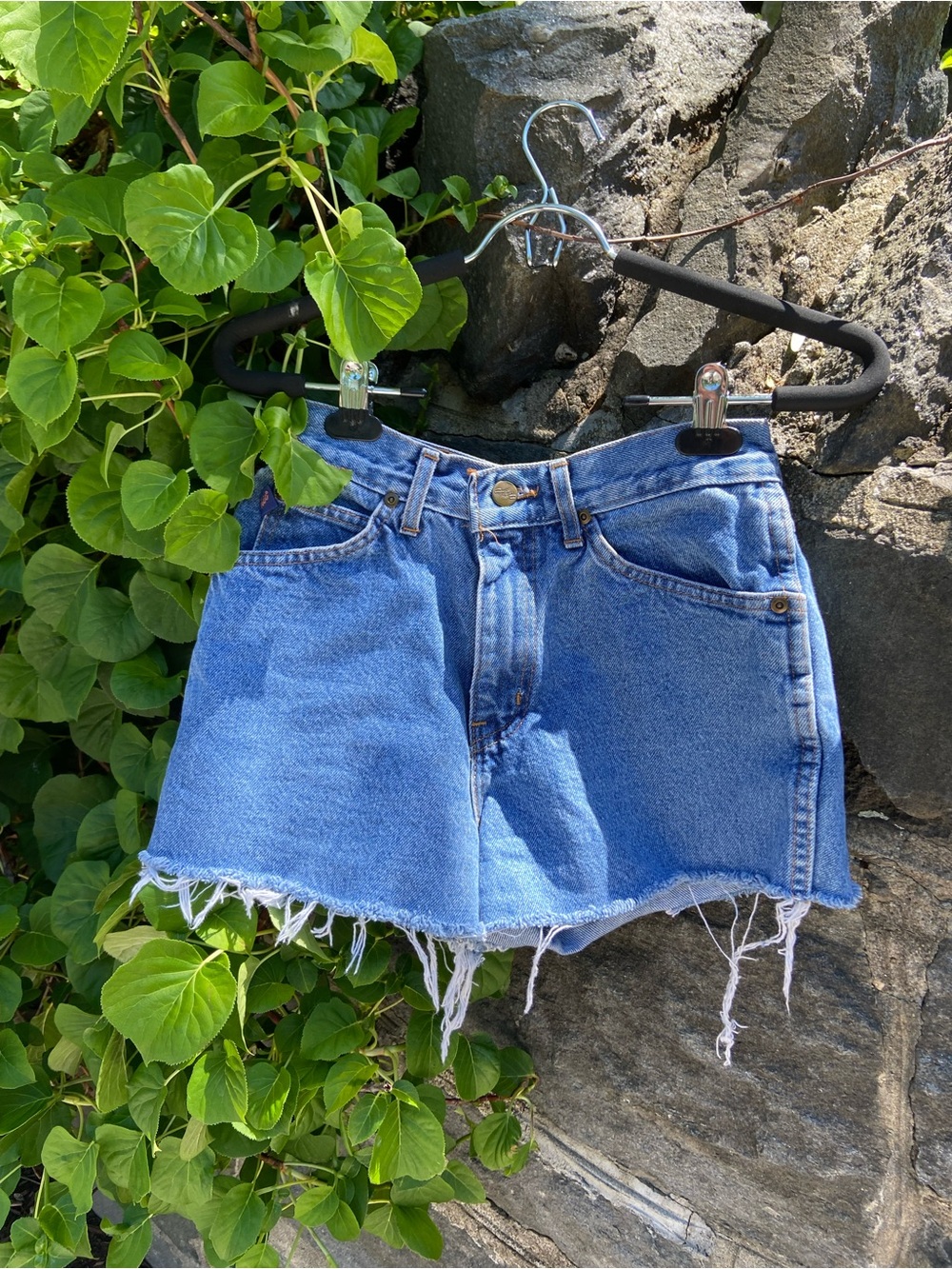 Vintage 1980s 1990s Blue High-Rise distressed Cutoff Jean Shorts by Chic size 0